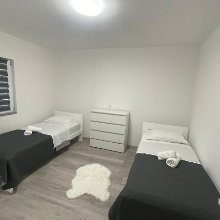 Apartmani Franciska ヤイツェ エクステリア 写真