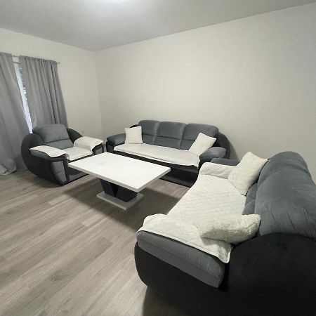 Apartmani Franciska ヤイツェ エクステリア 写真