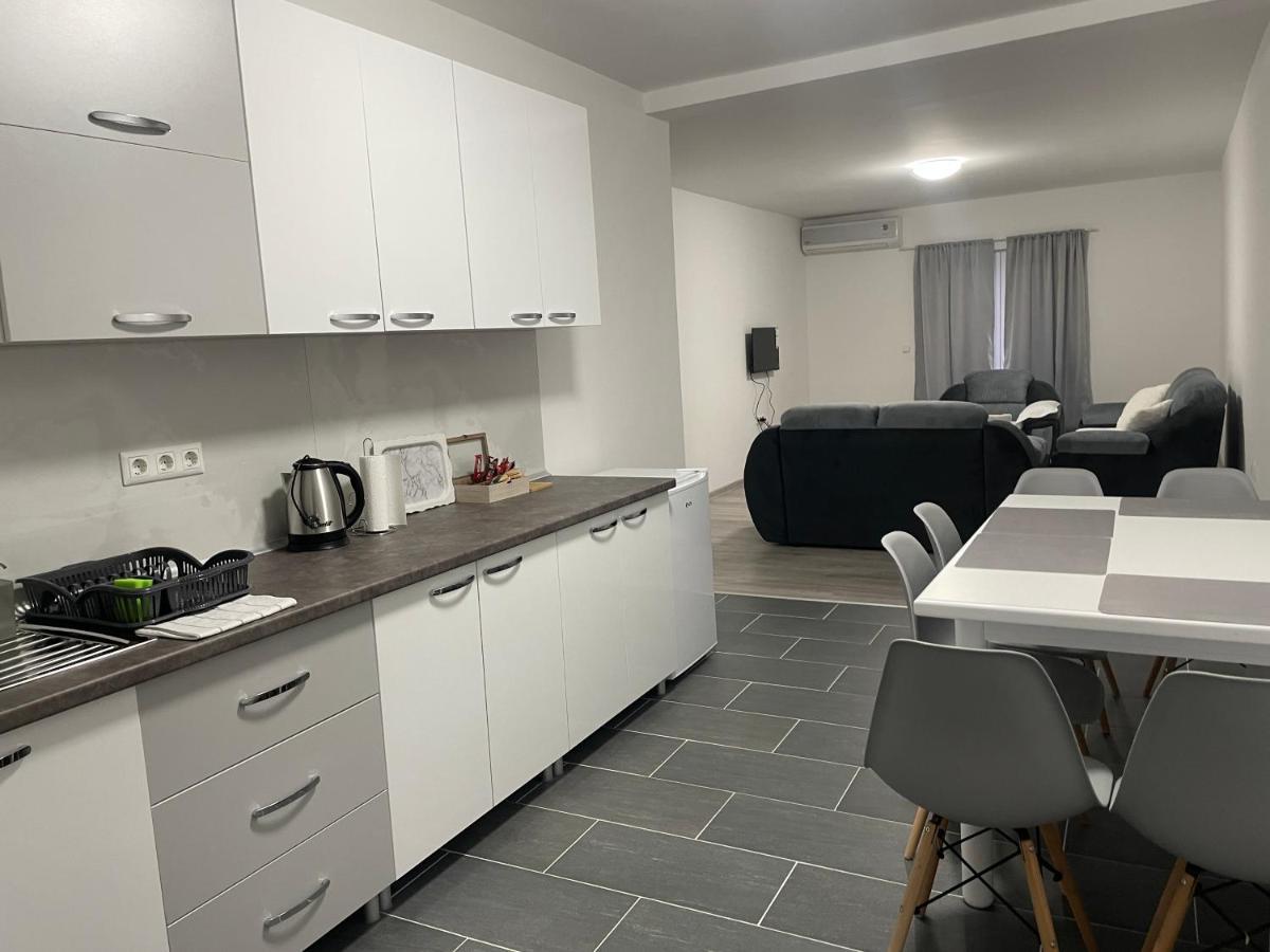 Apartmani Franciska ヤイツェ エクステリア 写真