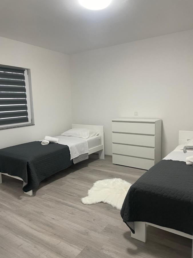 Apartmani Franciska ヤイツェ エクステリア 写真