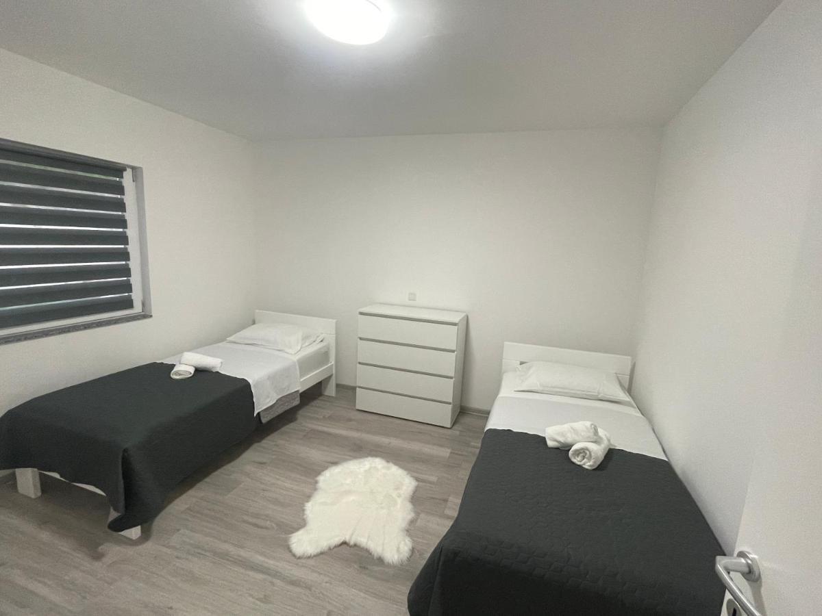 Apartmani Franciska ヤイツェ エクステリア 写真