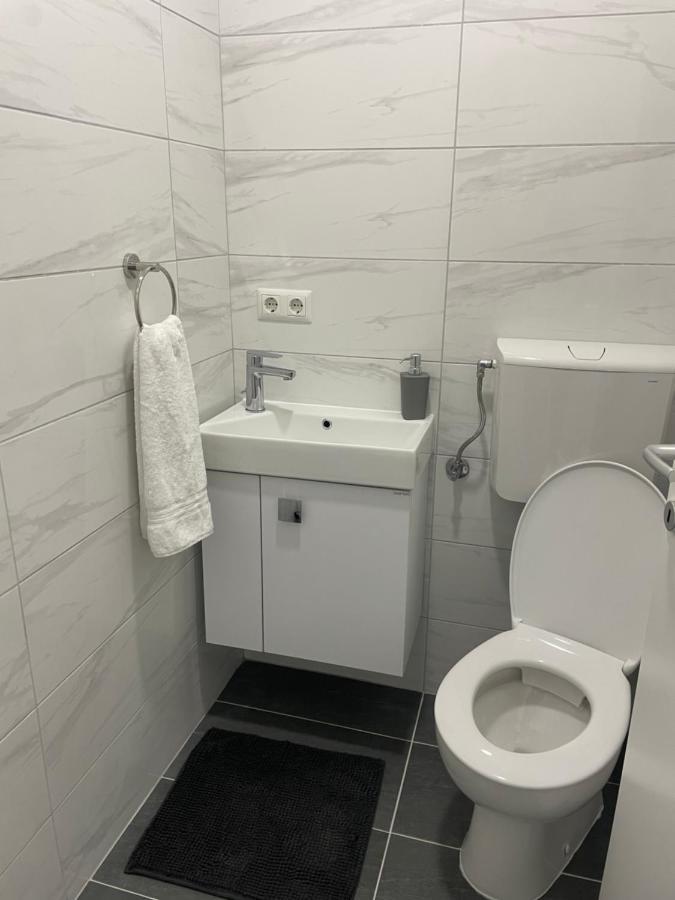 Apartmani Franciska ヤイツェ エクステリア 写真