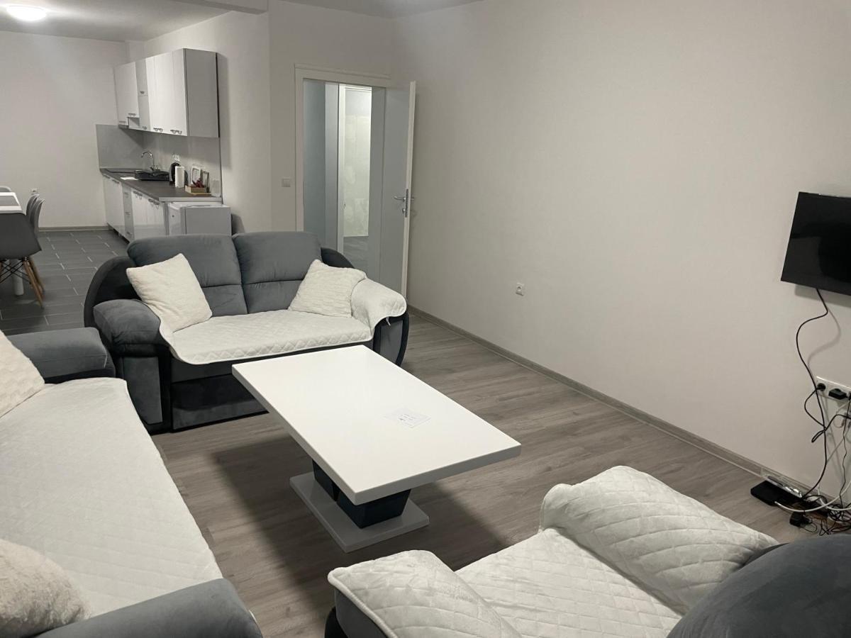 Apartmani Franciska ヤイツェ エクステリア 写真