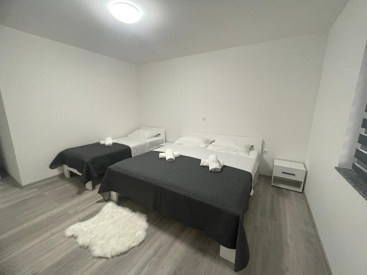 Apartmani Franciska ヤイツェ エクステリア 写真