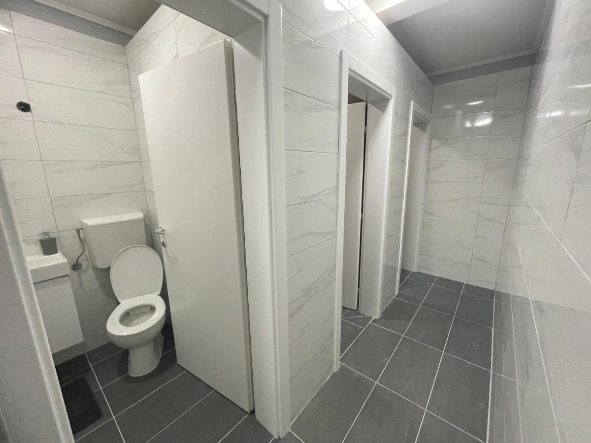 Apartmani Franciska ヤイツェ エクステリア 写真