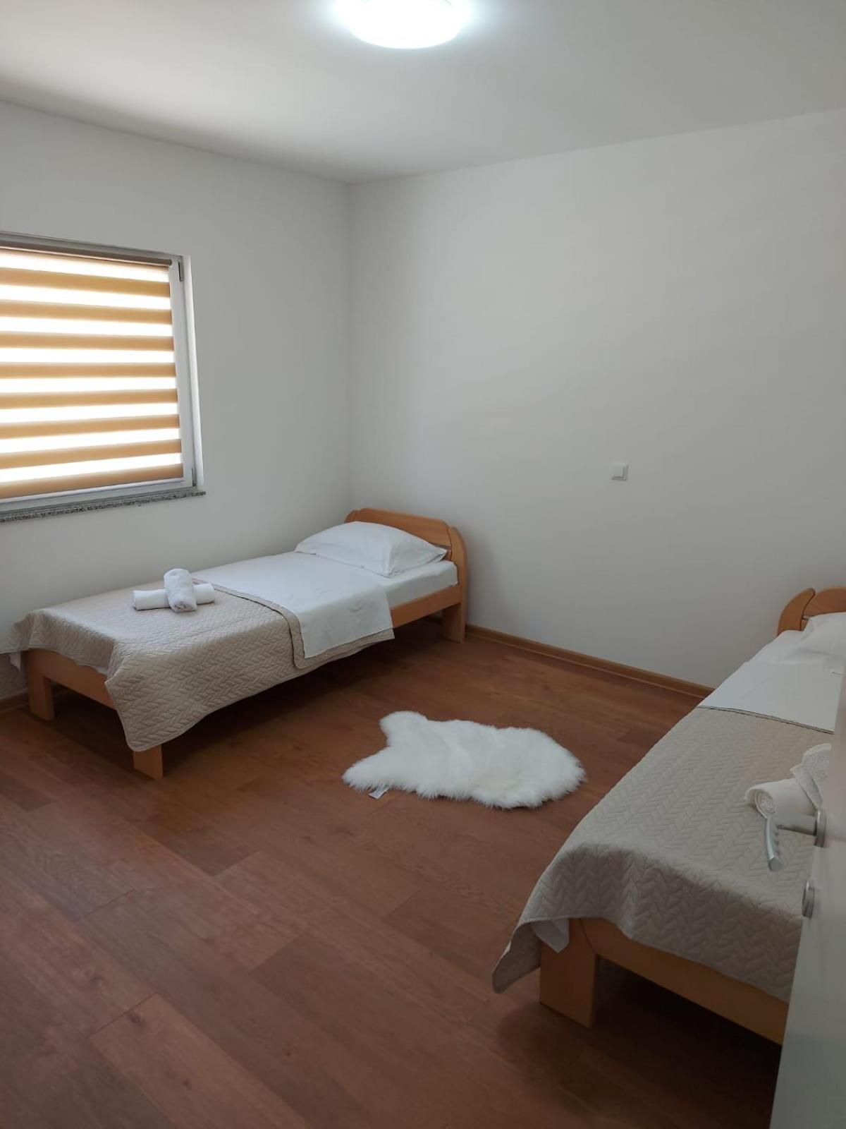 Apartmani Franciska ヤイツェ エクステリア 写真