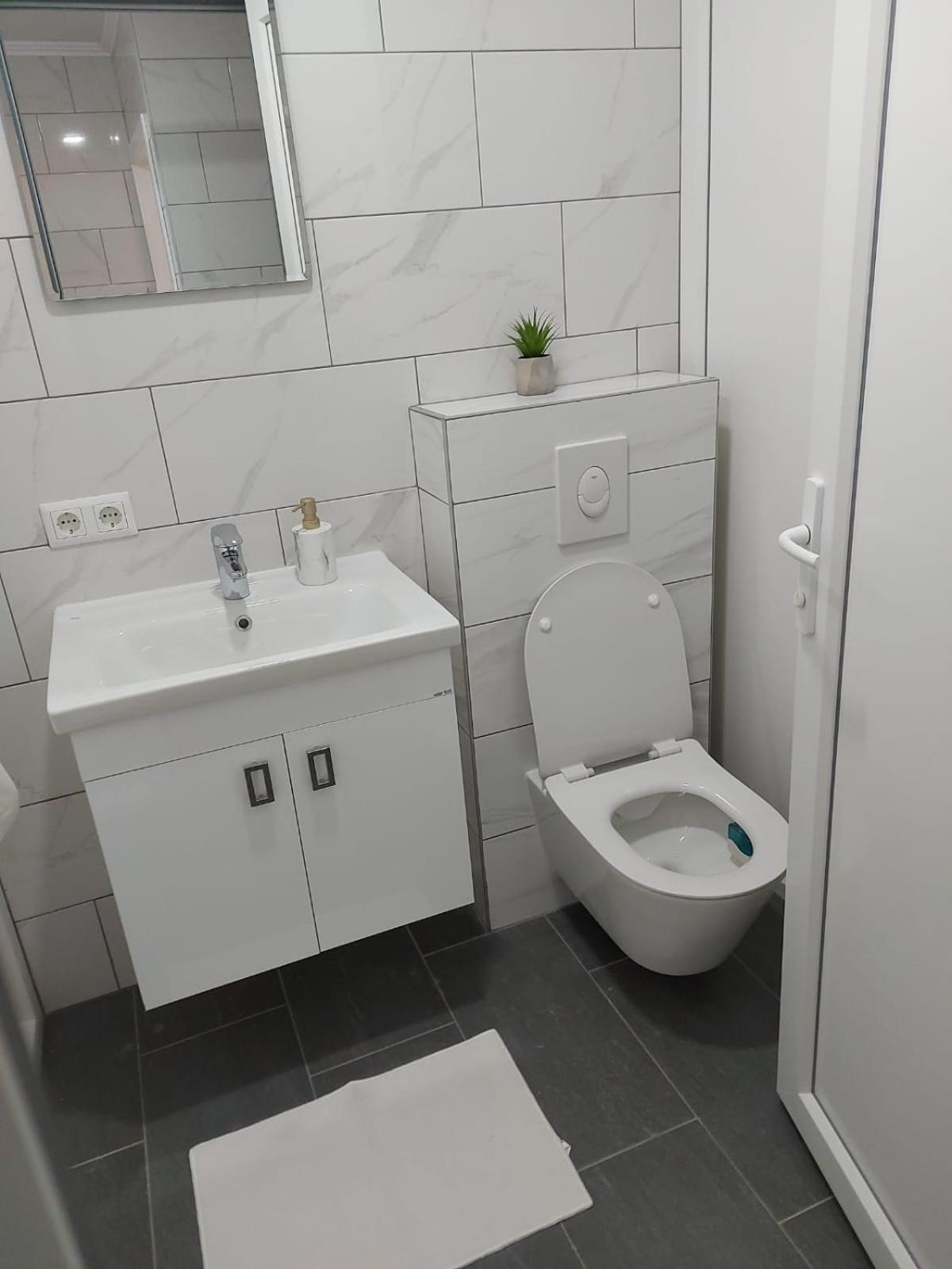 Apartmani Franciska ヤイツェ エクステリア 写真