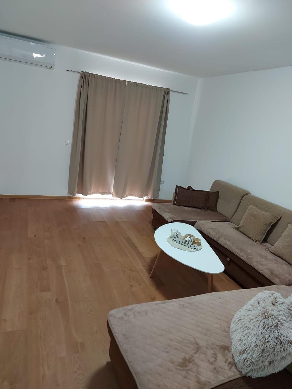 Apartmani Franciska ヤイツェ エクステリア 写真