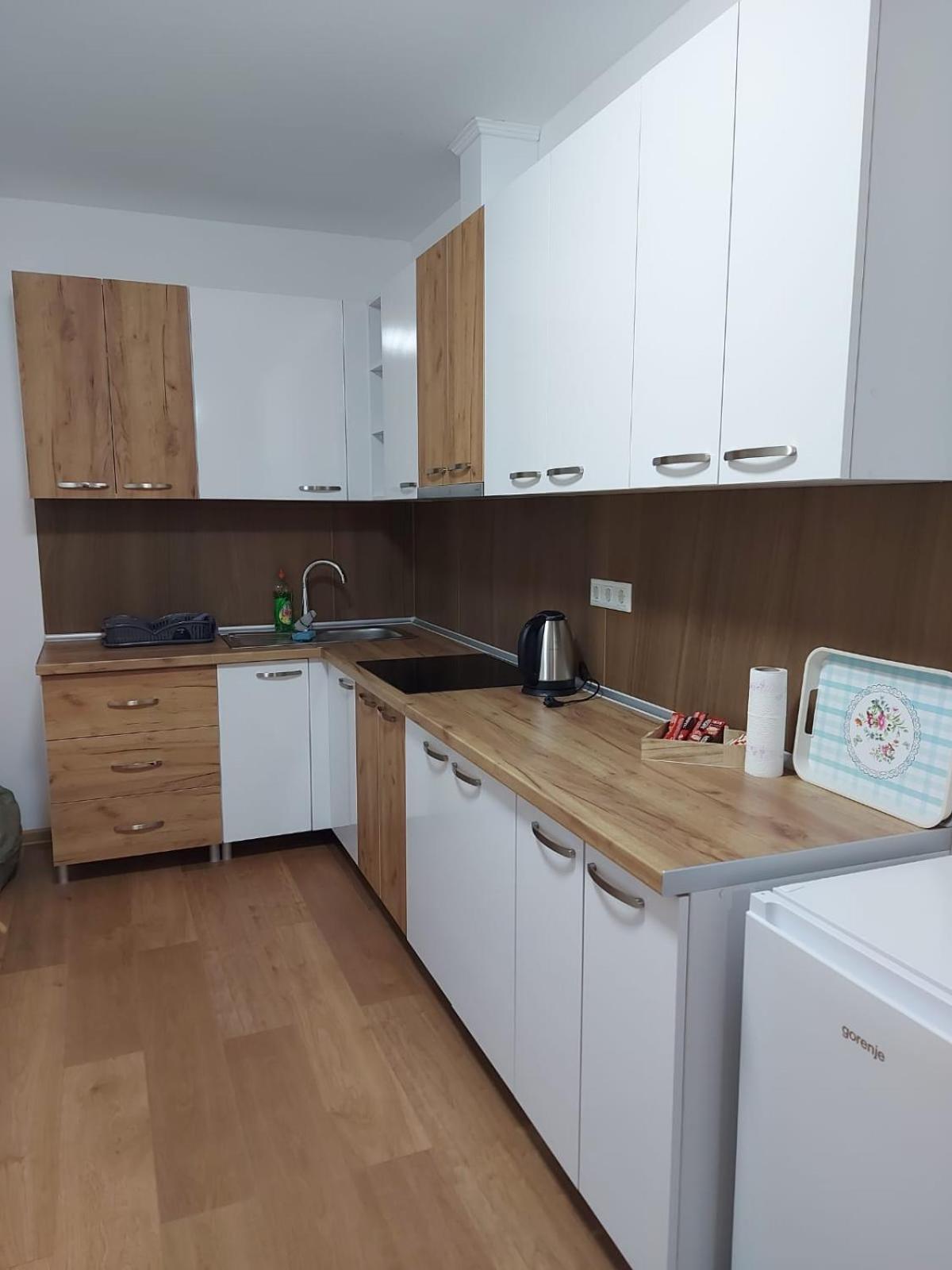 Apartmani Franciska ヤイツェ エクステリア 写真