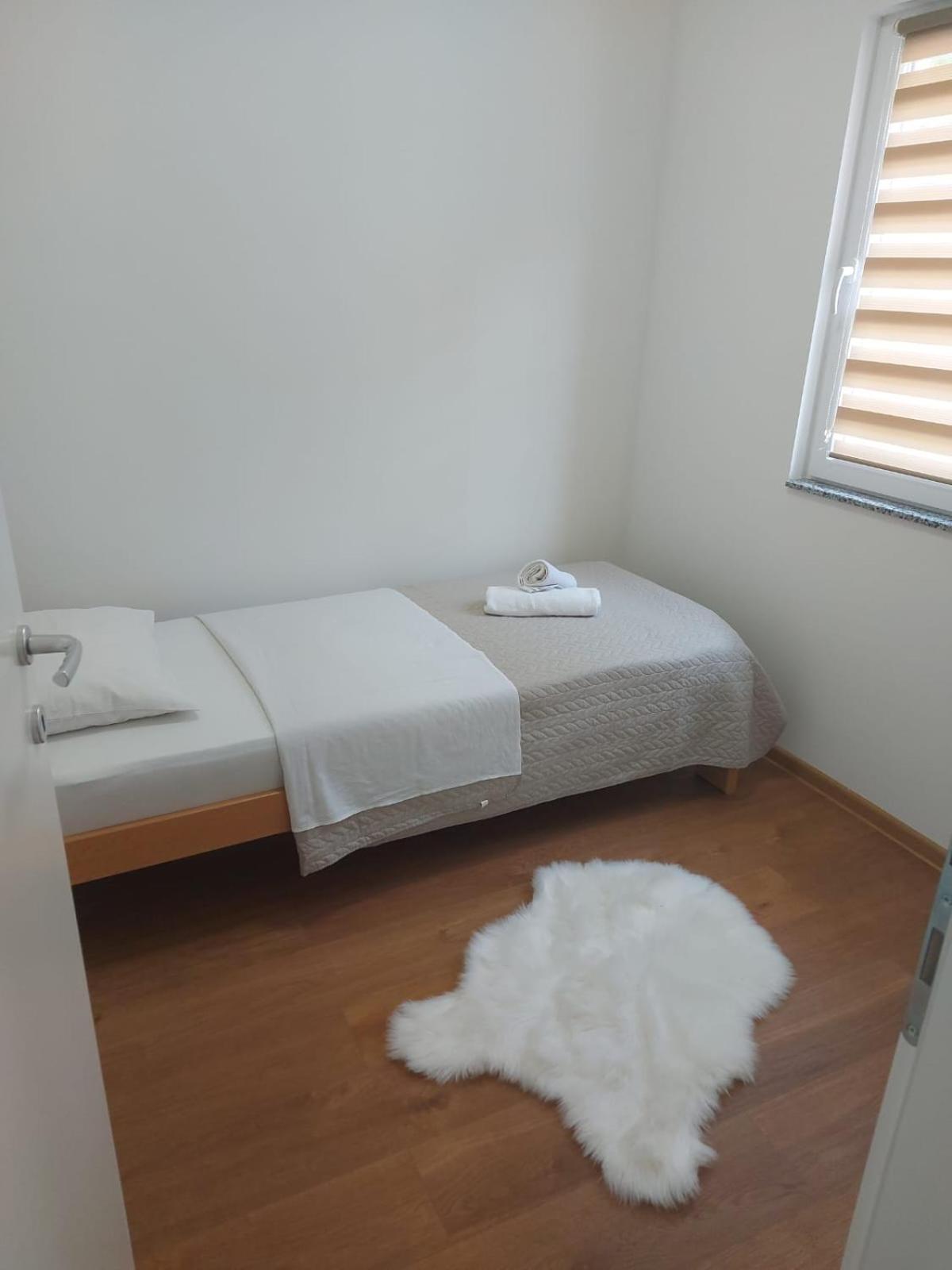 Apartmani Franciska ヤイツェ エクステリア 写真