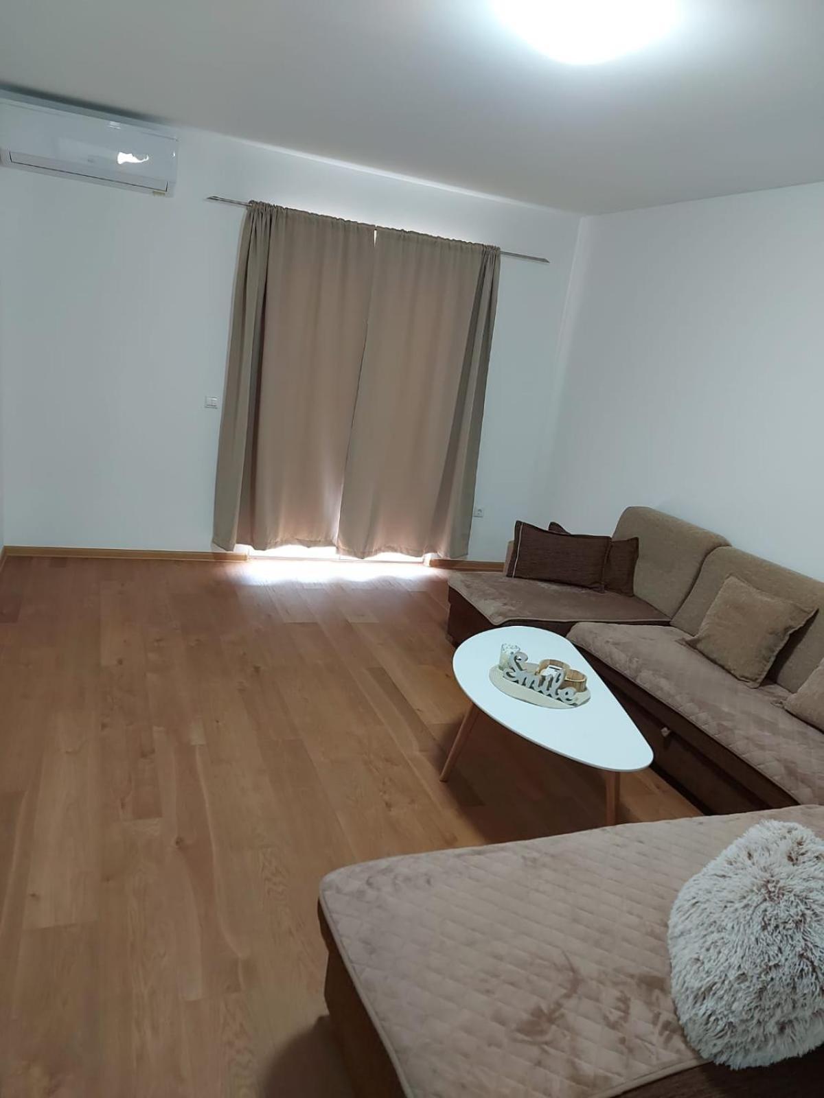 Apartmani Franciska ヤイツェ エクステリア 写真