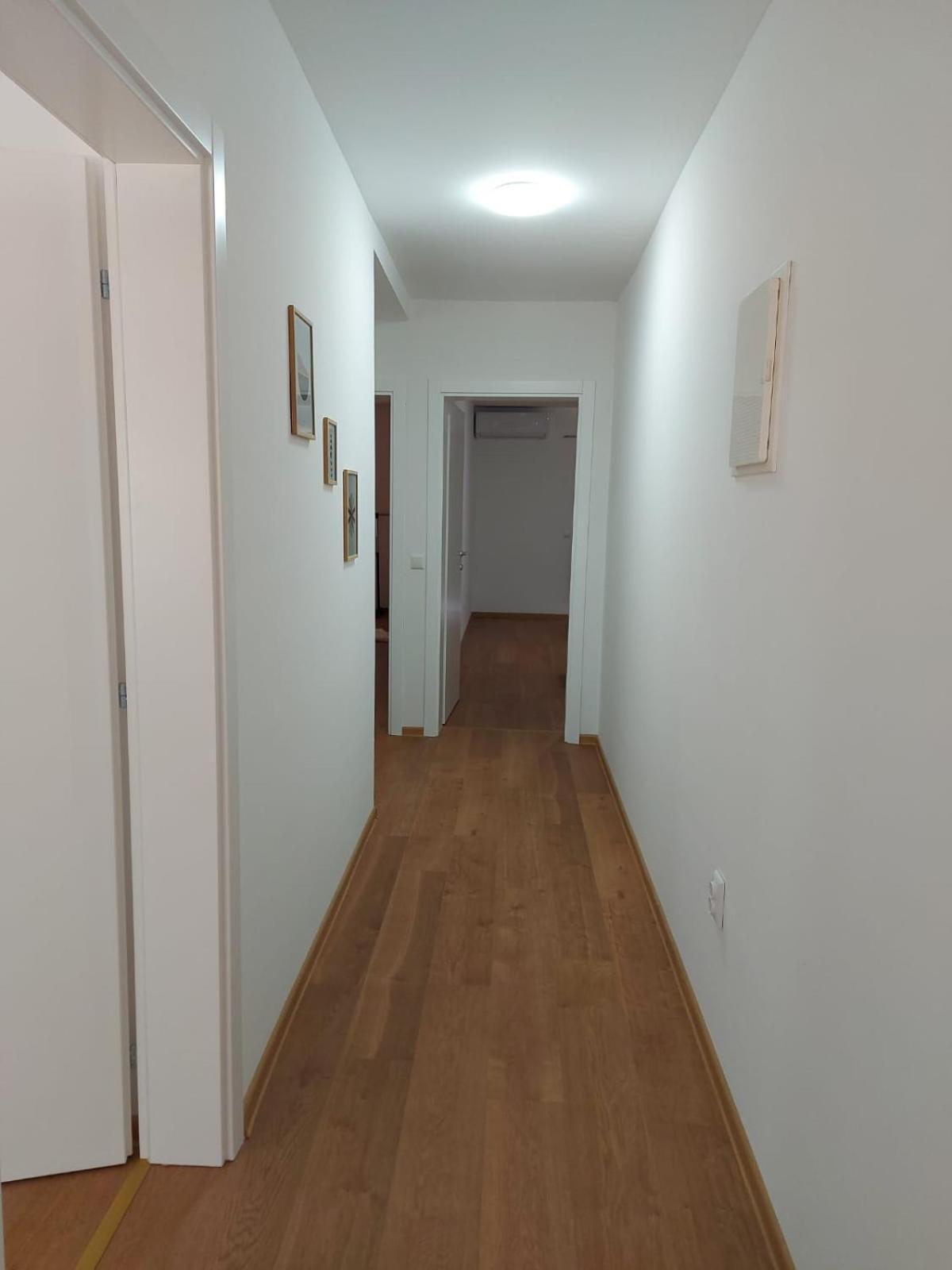 Apartmani Franciska ヤイツェ エクステリア 写真