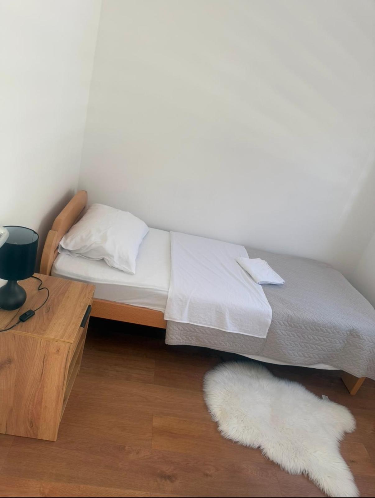 Apartmani Franciska ヤイツェ エクステリア 写真